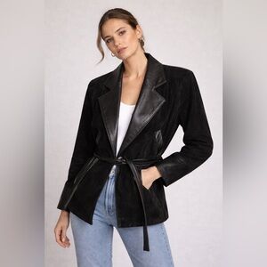 Chic vintage leather jacket!